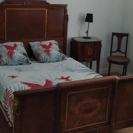 Dans Maison Bourgeoise *